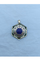 Medaille hexagonal ecrin de rose fond violet