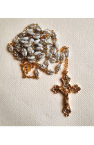 Chapelet perles blanches avec croix doree